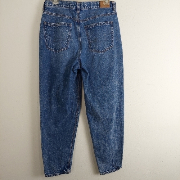 American Eagle High Rise Mom Jeans Size 6 High Rise Acid Wash Blue Medium Wash. - Picture 6 of 11